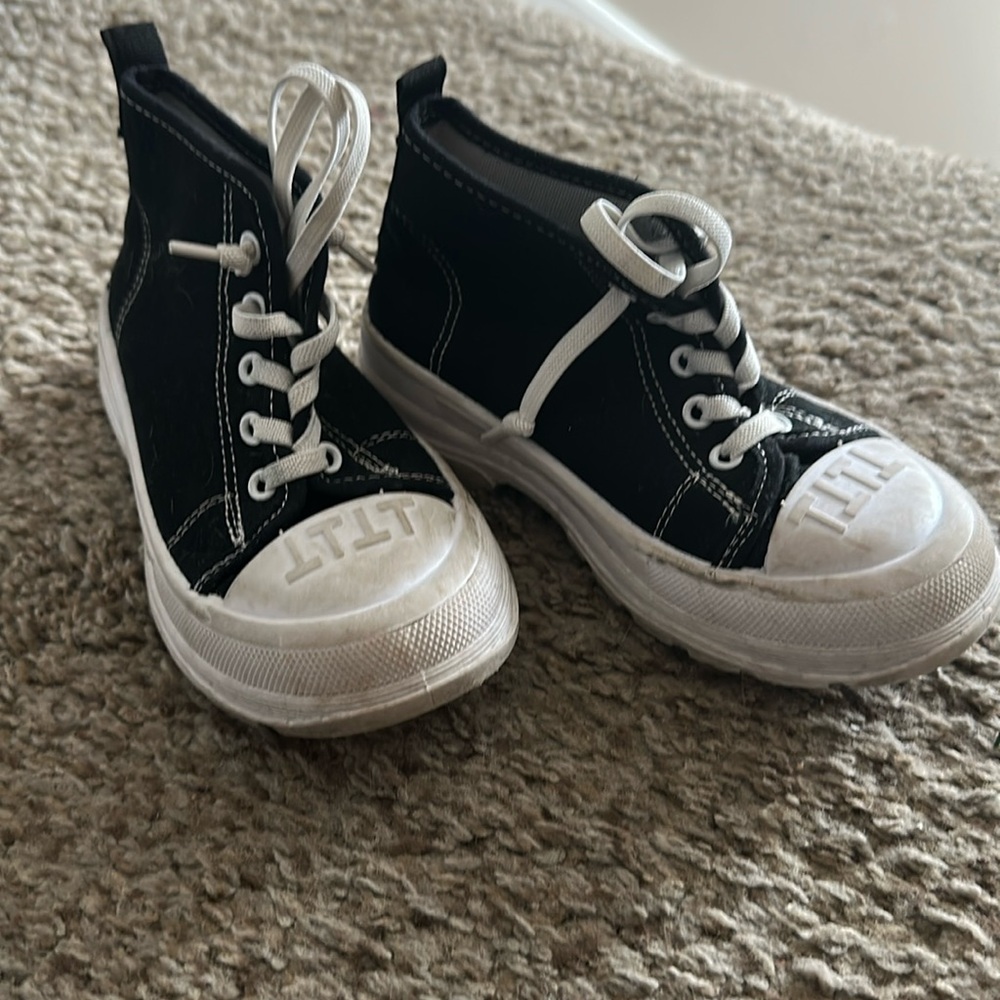 Black/White HiTops